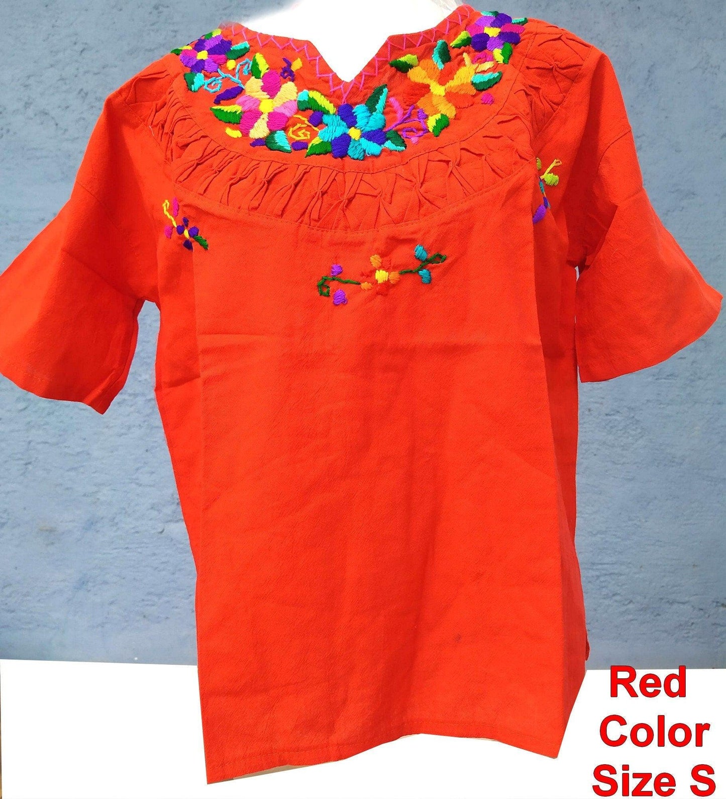 Ligth-weigth cotton hand-embroidered blouse