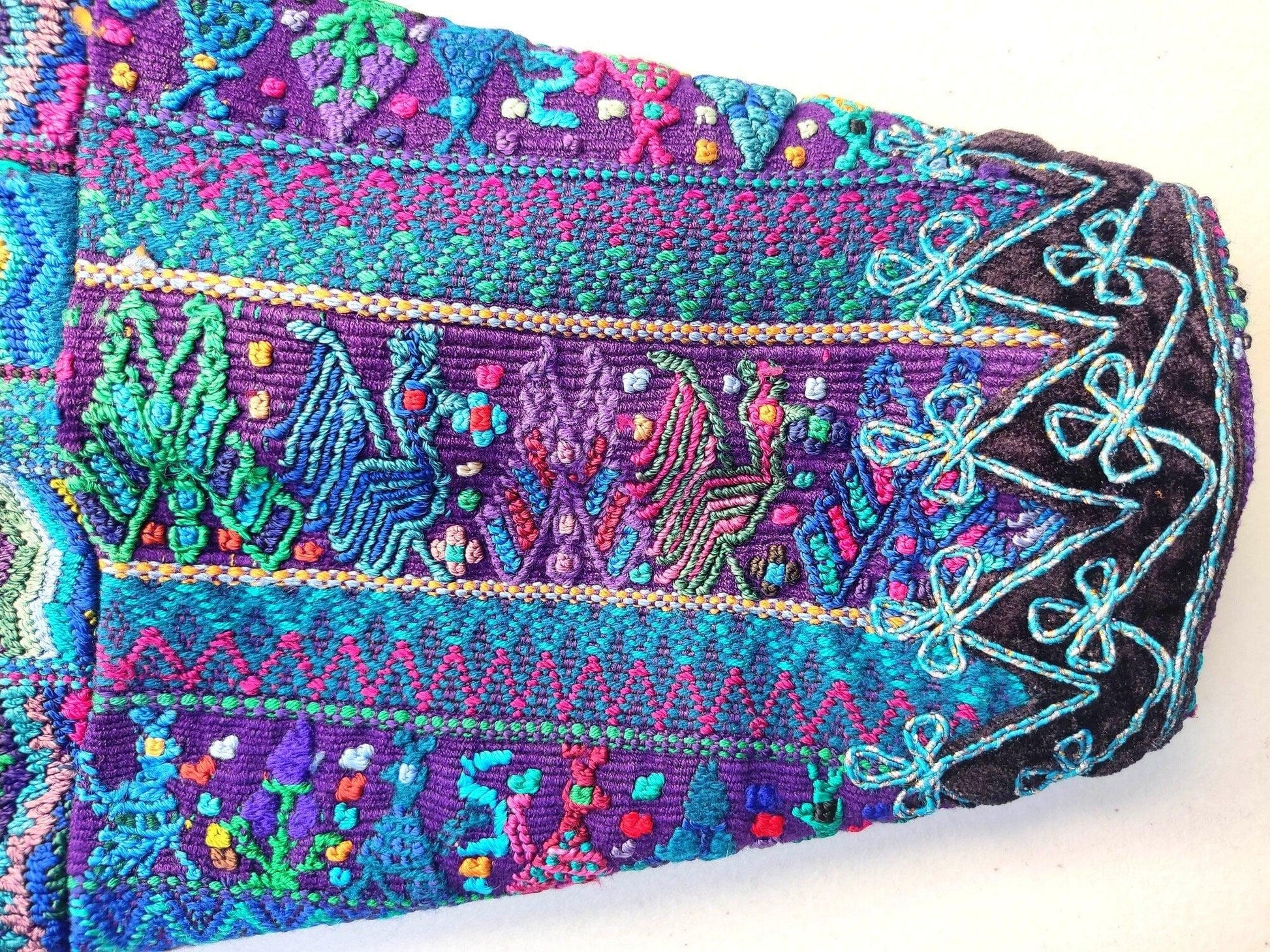 Vintage San Antonio Palopo Huipil Embroidery Geometric Pattern Cotton TAPESTRY And BLOUSE - Home Wall Decor Floral Wall Hanging Blouse