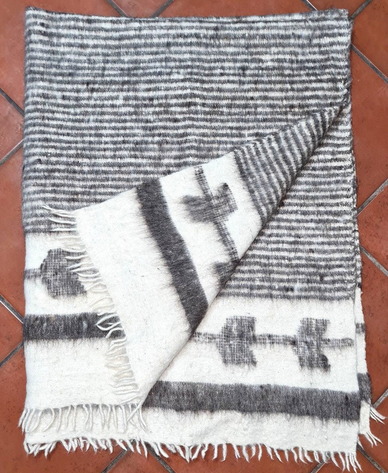 Guatemalan WOOL Woven Blanket Made in MOMOSTENANGO - Poncho
