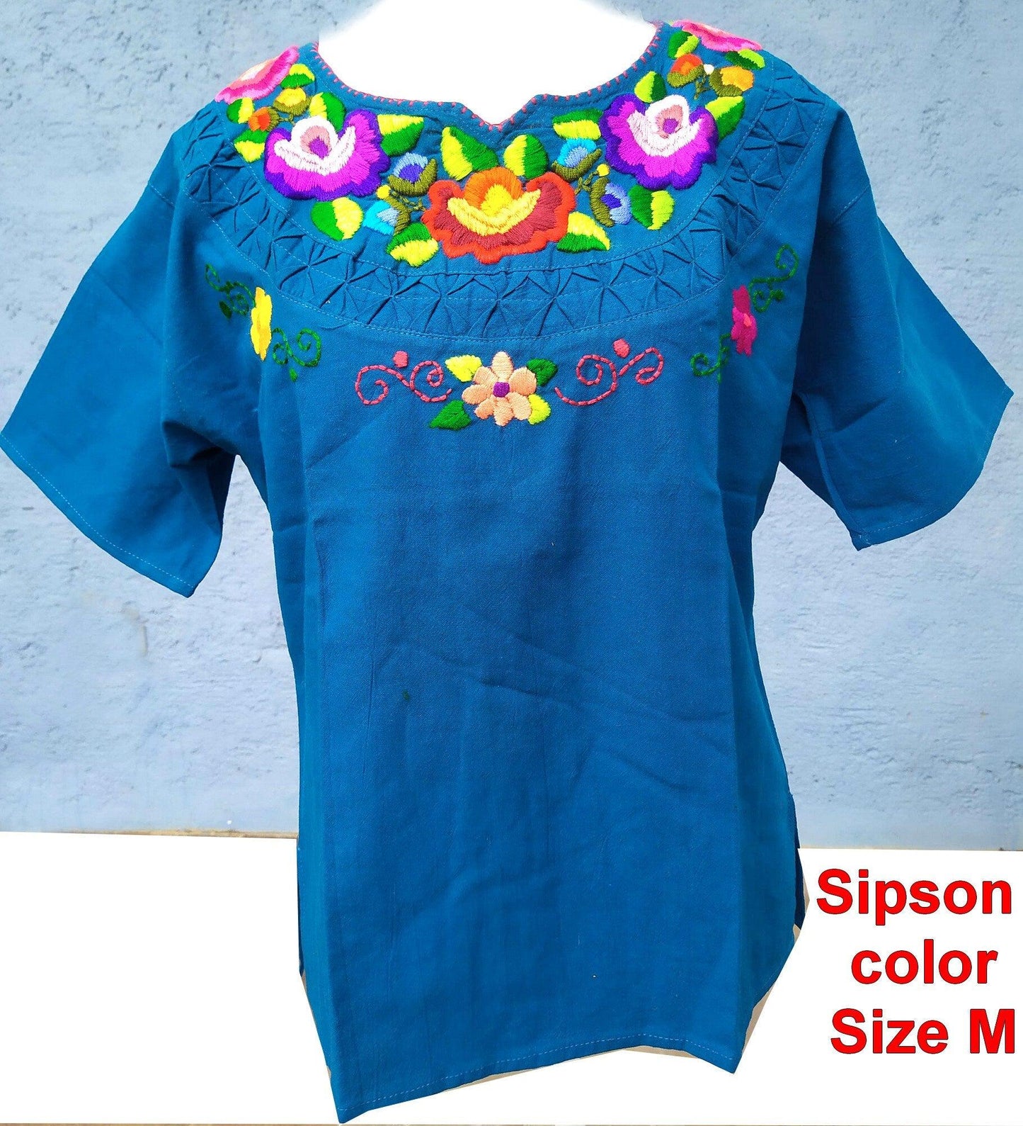 Ligth-weigth cotton hand-embroidered blouse