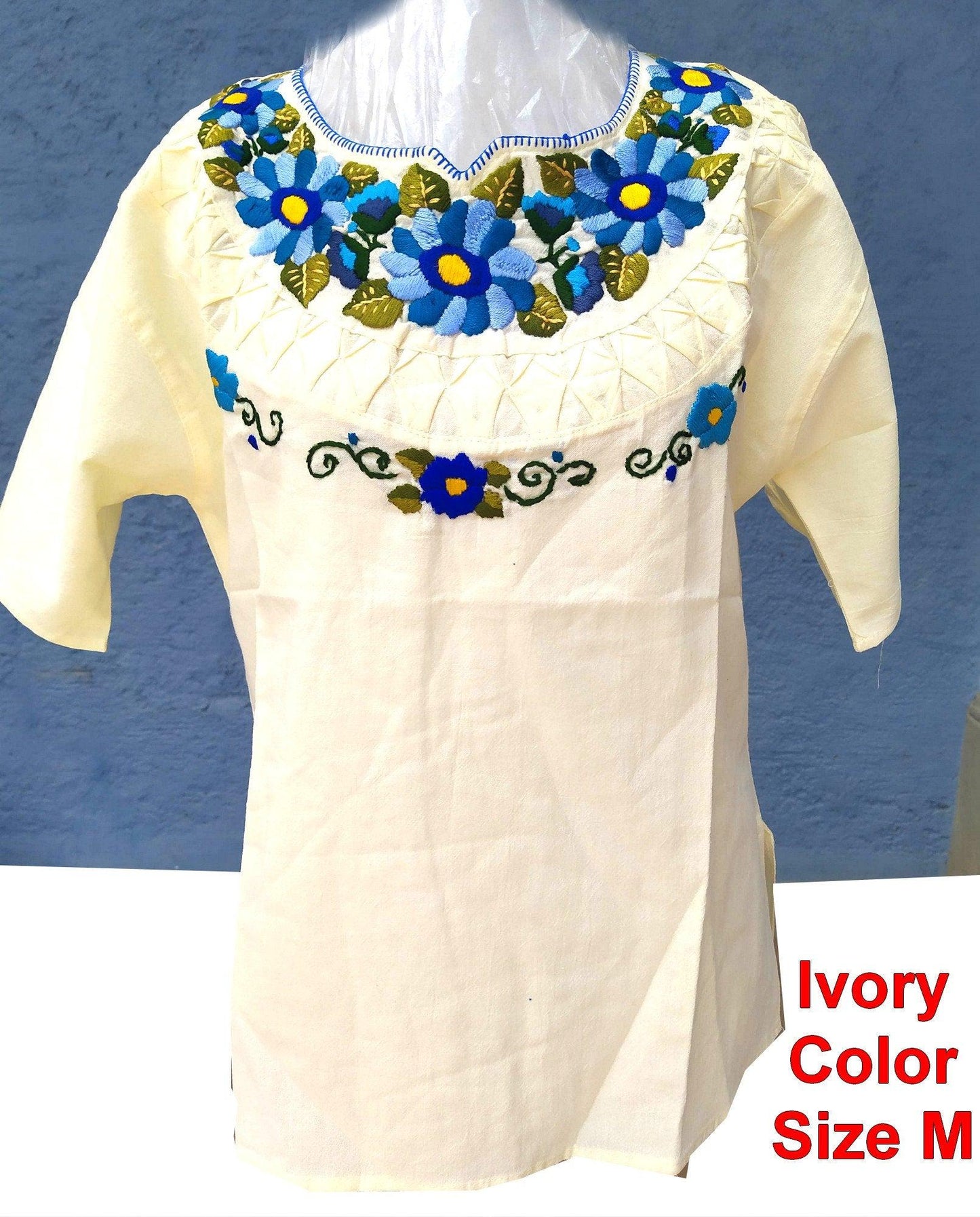 Ligth-weigth cotton hand-embroidered blouse