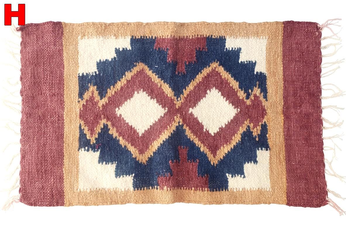Handwoven WOOL RUG made in MOMOSTENANGO Guatemala / Geometric pattern