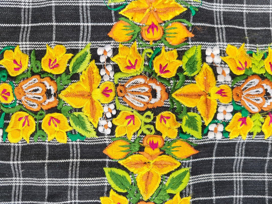 Mayan Black White weaved throw cover -table cloth - floral motives-