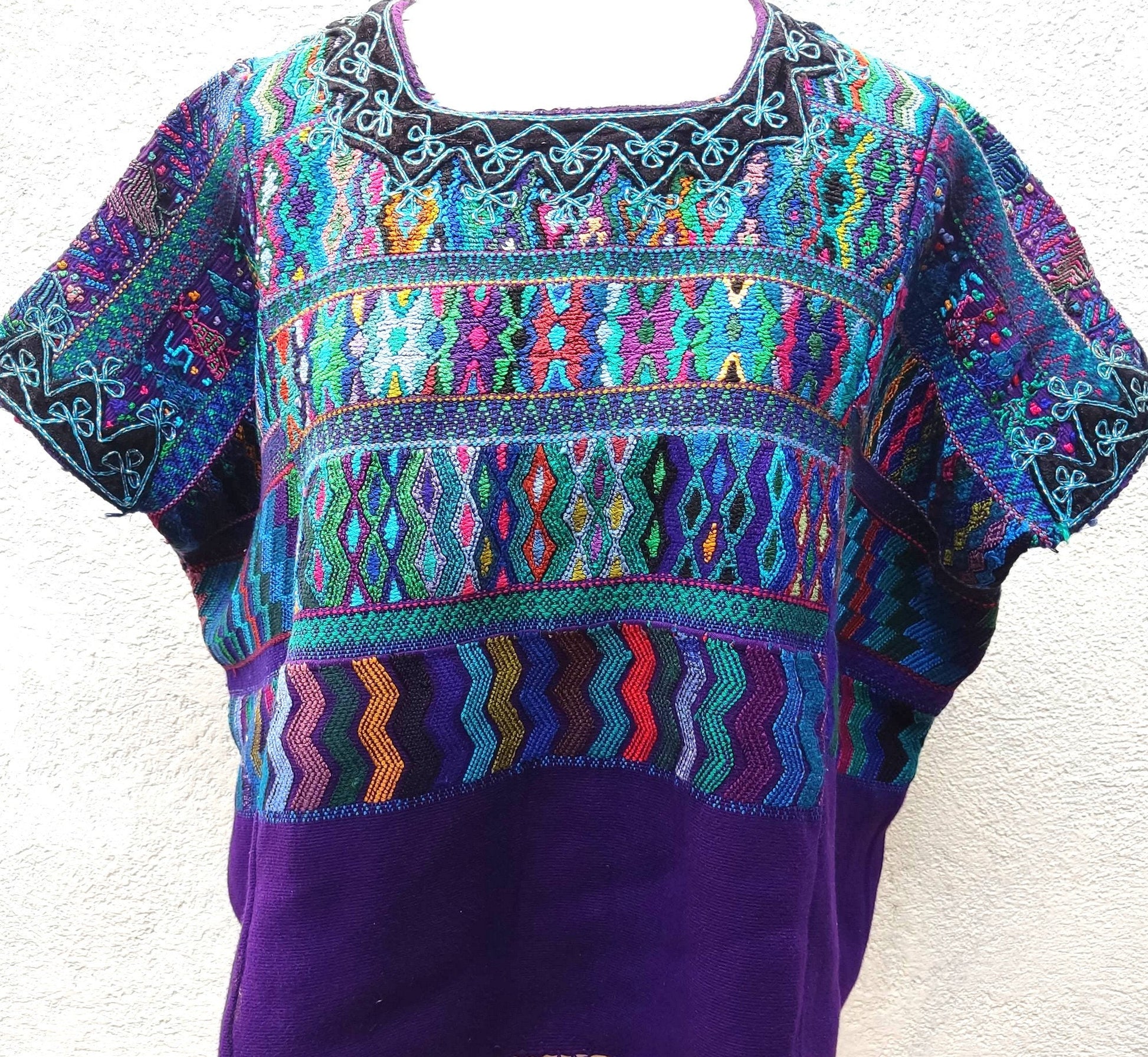 Vintage San Antonio Palopo Huipil Embroidery Geometric Pattern Cotton TAPESTRY And BLOUSE - Home Wall Decor Floral Wall Hanging Blouse