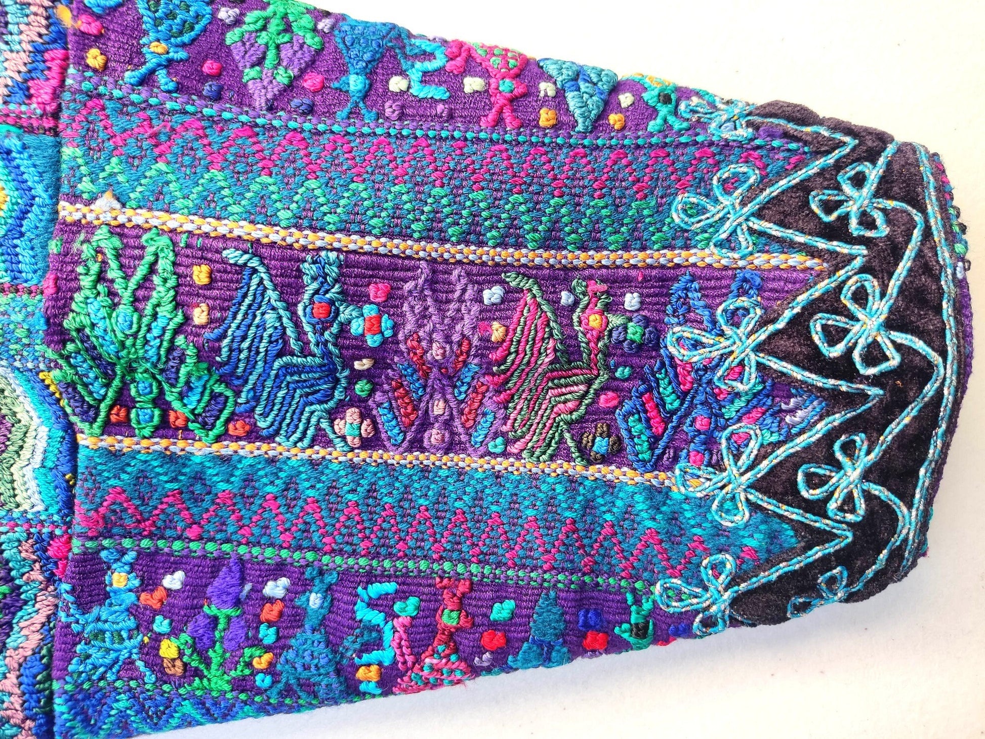 Vintage San Antonio Palopo Huipil Embroidery Geometric Pattern Cotton TAPESTRY And BLOUSE - Home Wall Decor Floral Wall Hanging Blouse