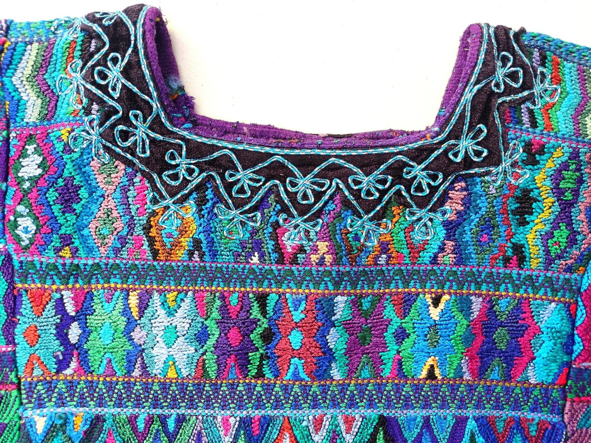 Vintage San Antonio Palopo Huipil Embroidery Geometric Pattern Cotton TAPESTRY And BLOUSE - Home Wall Decor Floral Wall Hanging Blouse