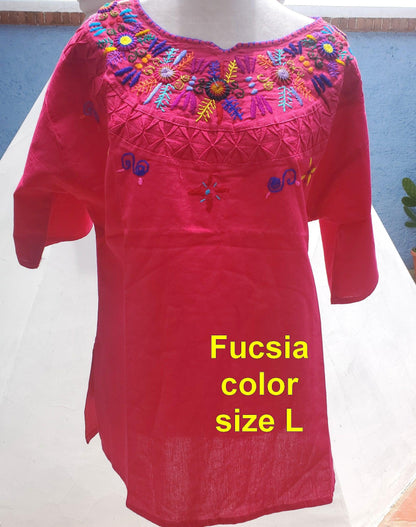 Ligth-weigth cotton hand-embroidered blouse