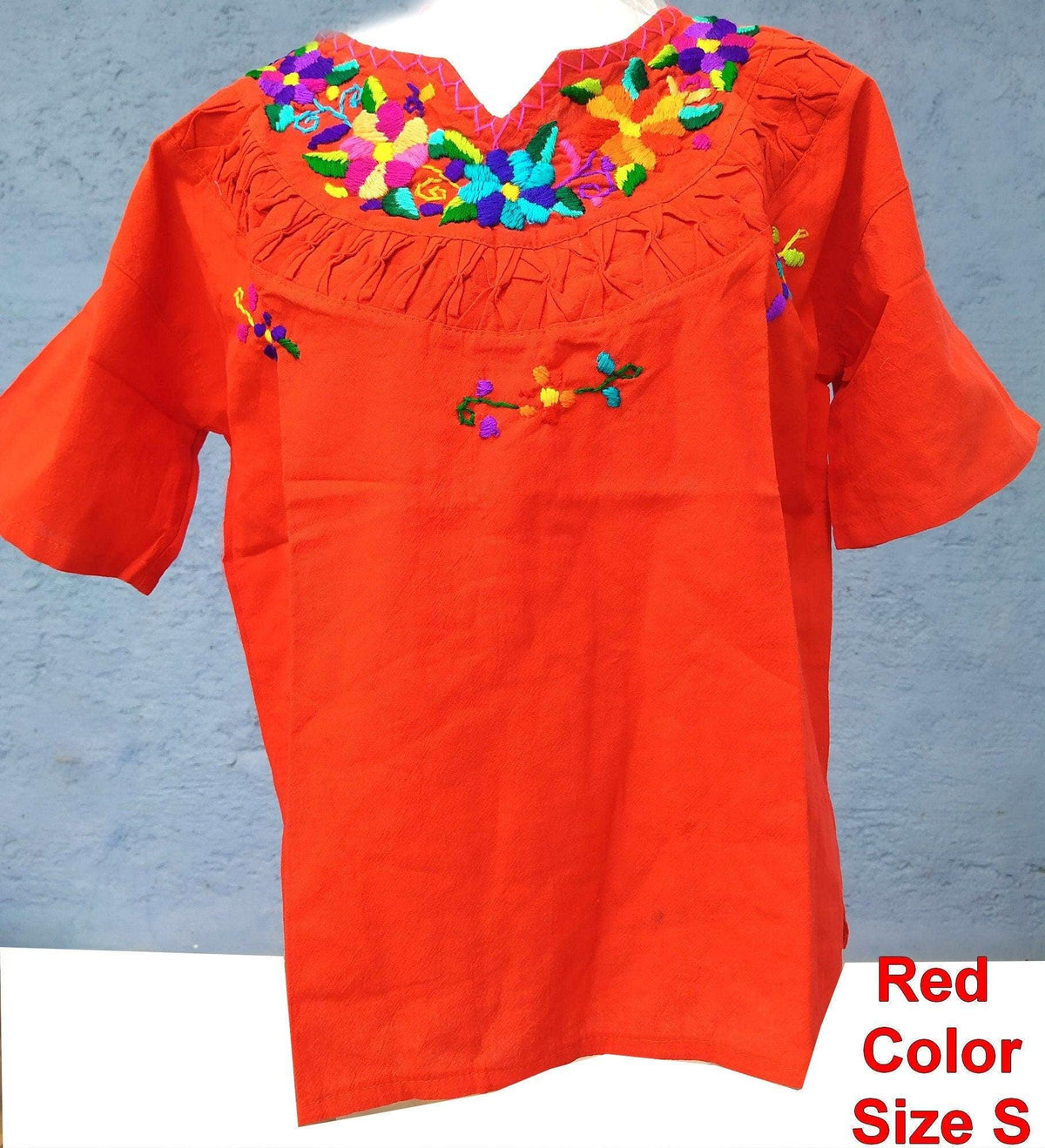 Ligth-weigth cotton hand-embroidered blouse