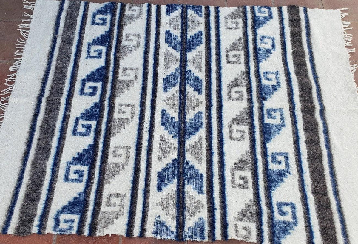 Organic PONCHO Wool GUATEMALAN BLANKET For Winter Season With Gift Wrapping Available - Traditional Blanket Made In Momostenango