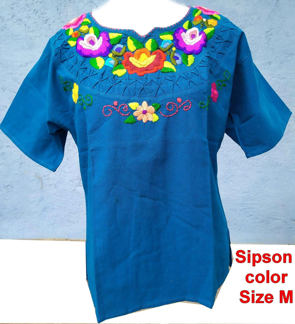 Ligth-weigth cotton hand-embroidered blouse