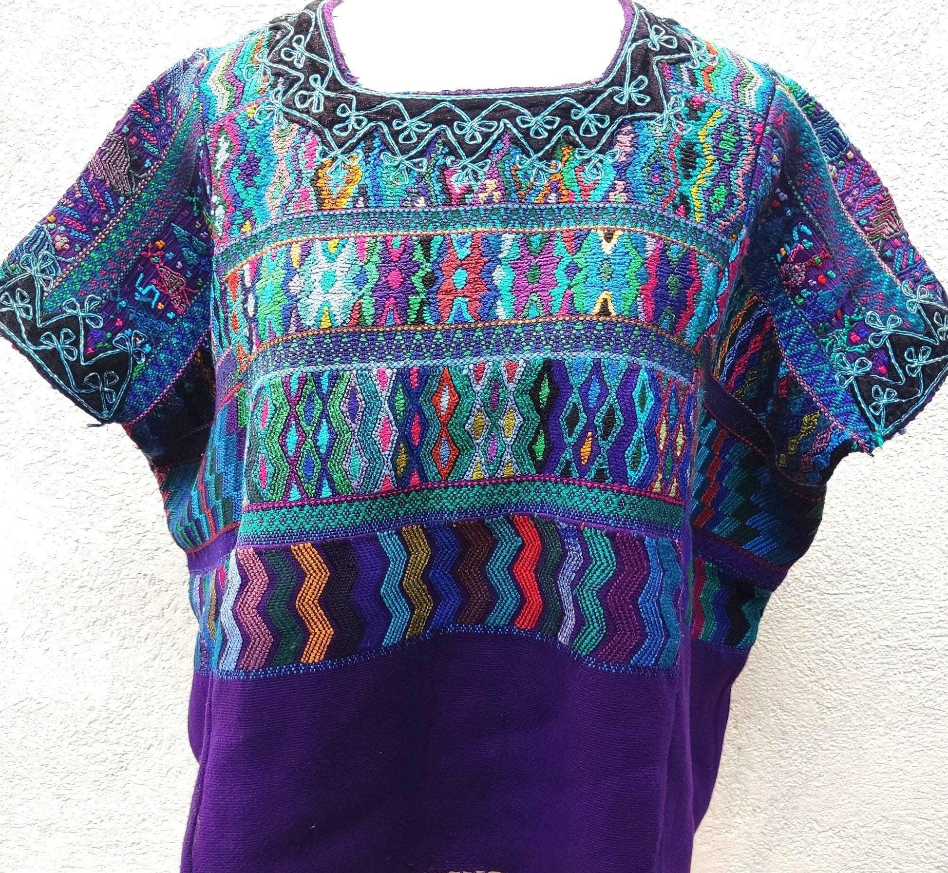 Vintage San Antonio Palopo Huipil Embroidery Geometric Pattern Cotton TAPESTRY And BLOUSE - Home Wall Decor Floral Wall Hanging Blouse